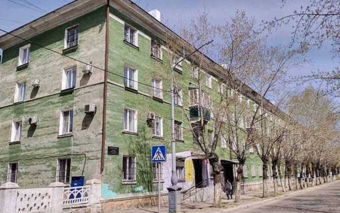 Чиновники Бурятии предлагают жителям аварийных домов покинуть их до конца года